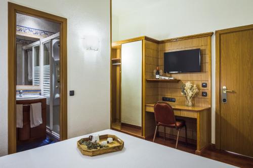 Habitación Doble Económica - 1 o 2 camas del hotel Negresco Gran Vía. Foto 7