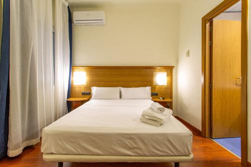 Habitación Doble Económica - 1 o 2 camas del hotel Negresco Gran Vía. Foto 11