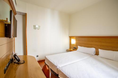 Habitación Doble Económica - 1 o 2 camas del hotel Negresco Gran Vía. Foto 17