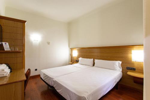 Habitación Doble Económica - 1 o 2 camas del hotel Negresco Gran Vía. Foto 19