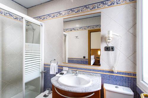 Habitación Doble Económica - 1 o 2 camas del hotel Negresco Gran Vía. Foto 21