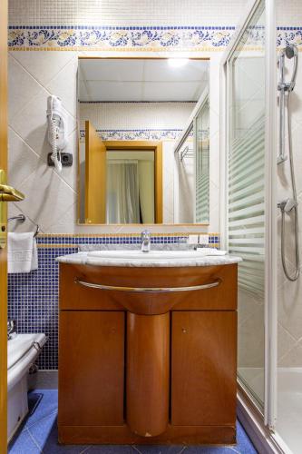 Habitación Doble Económica - 1 o 2 camas del hotel Negresco Gran Vía. Foto 22