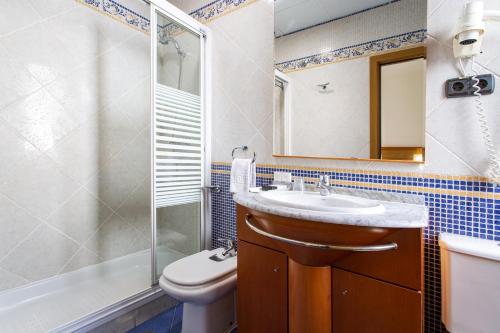 Habitación Doble Económica - 1 o 2 camas del hotel Negresco Gran Vía. Foto 24