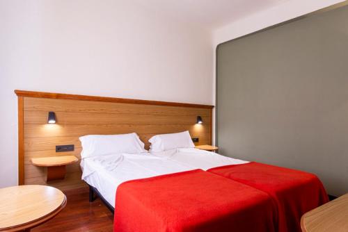 Habitación Doble Económica - 1 o 2 camas del hotel Negresco Gran Vía. Foto 27