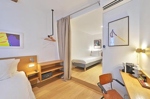 Habitación Triple Confort del hotel Louvre Richelieu. Foto 1