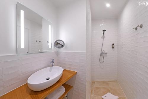 Habitación Triple Confort del hotel Louvre Richelieu. Foto 2