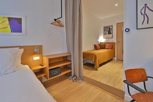 Habitación Triple Confort del hotel Louvre Richelieu. Foto 8