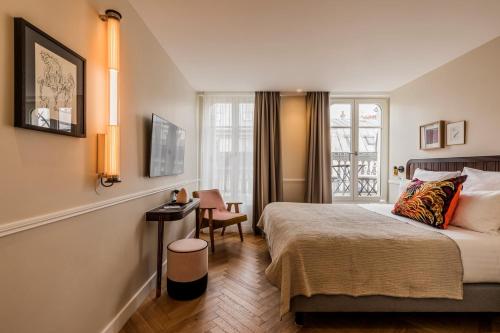 Habitación Doble Deluxe con balcón del hotel Timhotel Opera Grands Magasins. Foto 3