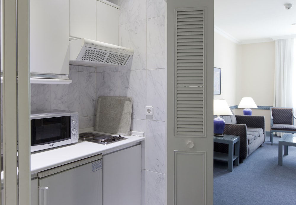 Estudio Suite Sofá Cama incluido 1 Cama doble kitchenette Normal del hotel Espahotel Gran Via. Foto 1