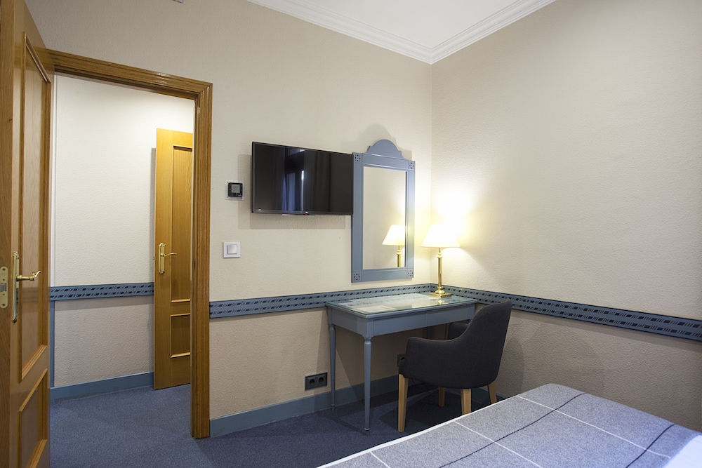 Estudio Suite Sofá Cama incluido 1 Cama doble kitchenette Normal del hotel Espahotel Gran Via. Foto 12