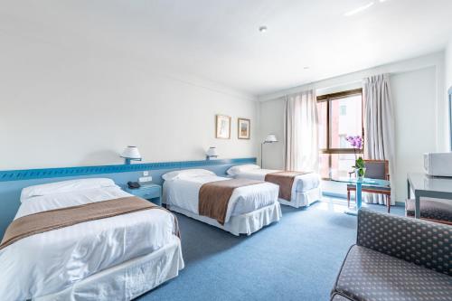 Estudio Triple Estándar del hotel Espahotel Plaza De España. Foto 1