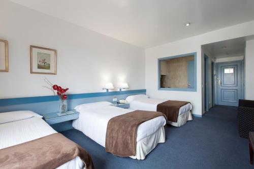 Estudio Triple Estándar del hotel Espahotel Plaza De España. Foto 5