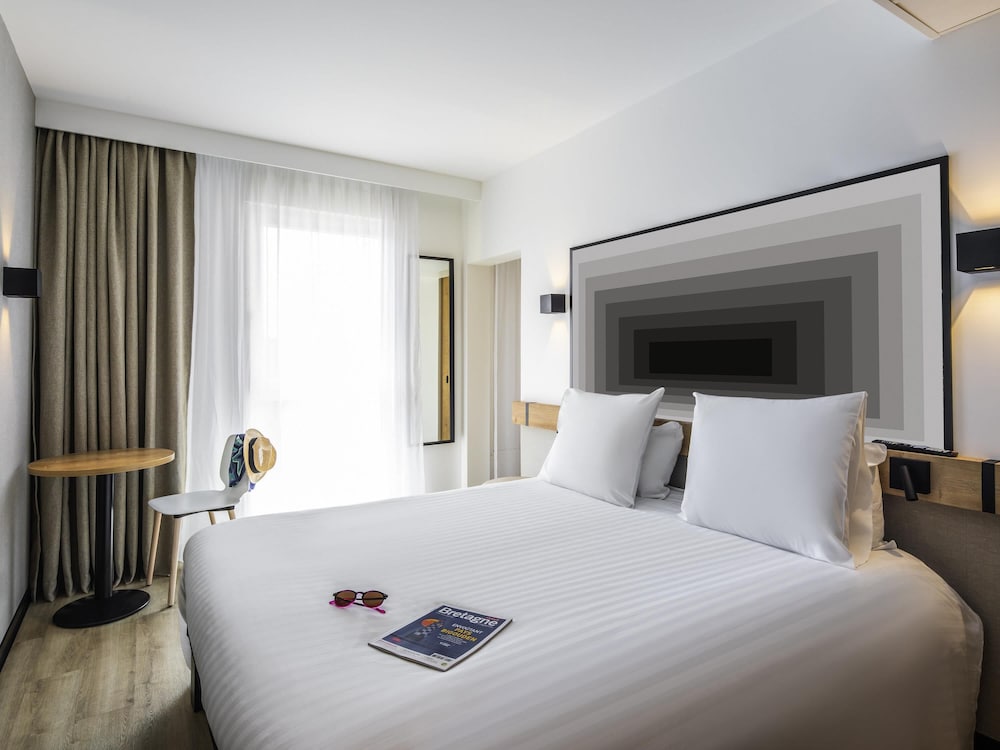 Habitación estándar con una cama doble y una individual del hotel Ibis Brest Centre