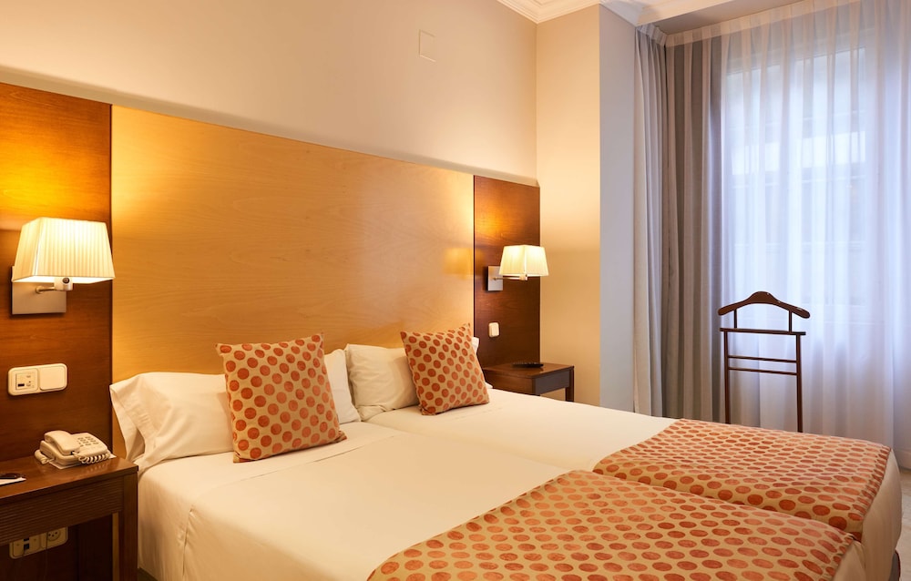 Habitación Triple del hotel Barrio De Salamanca Suites. Foto 1