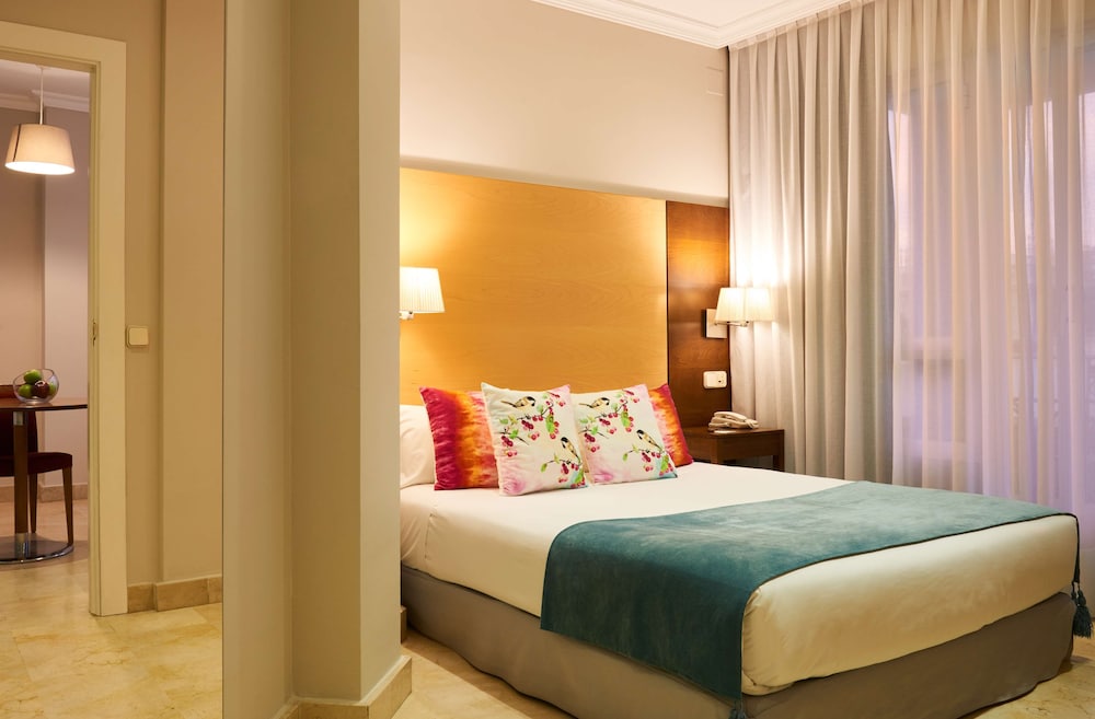Habitación Triple del hotel Barrio De Salamanca Suites. Foto 3