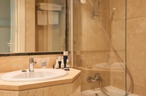 Habitación Doble Estándar del hotel Barrio De Salamanca Suites. Foto 6