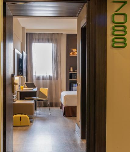 Habitación Superior - 1 cama grande del hotel Novotel Madrid Center. Foto 3