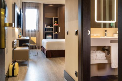 Habitación Superior - 1 cama grande del hotel Novotel Madrid Center. Foto 5