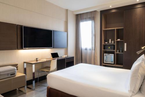 Habitación Estándar - 1 cama grande del hotel Novotel Madrid Center. Foto 1