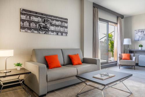 Suite Superior con cama extragrande del hotel Novotel Madrid Center. Foto 1