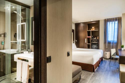 Habitación Doble Superior - 2 camas del hotel Novotel Madrid Center. Foto 1