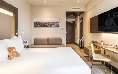 Habitación Superior - 1 cama grande del hotel Novotel Madrid Center. Foto 4