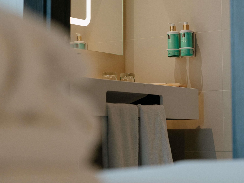 Habitación estándar, 1 cama de matrimonio del hotel Novotel Madrid Center. Foto 4