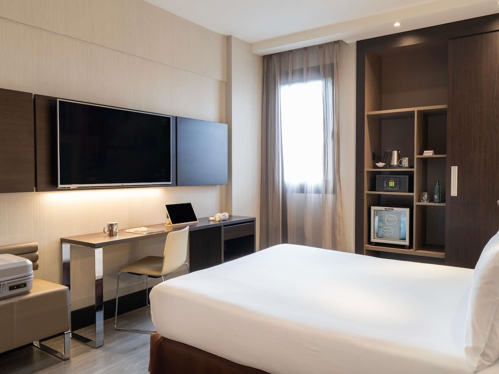 Habitación estándar, 1 cama de matrimonio del hotel Novotel Madrid Center. Foto 7