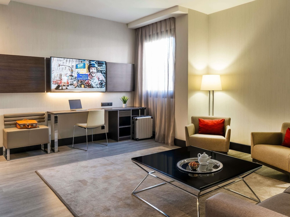 Habitación ejecutiva, 1 cama de matrimonio del hotel Novotel Madrid Center. Foto 4