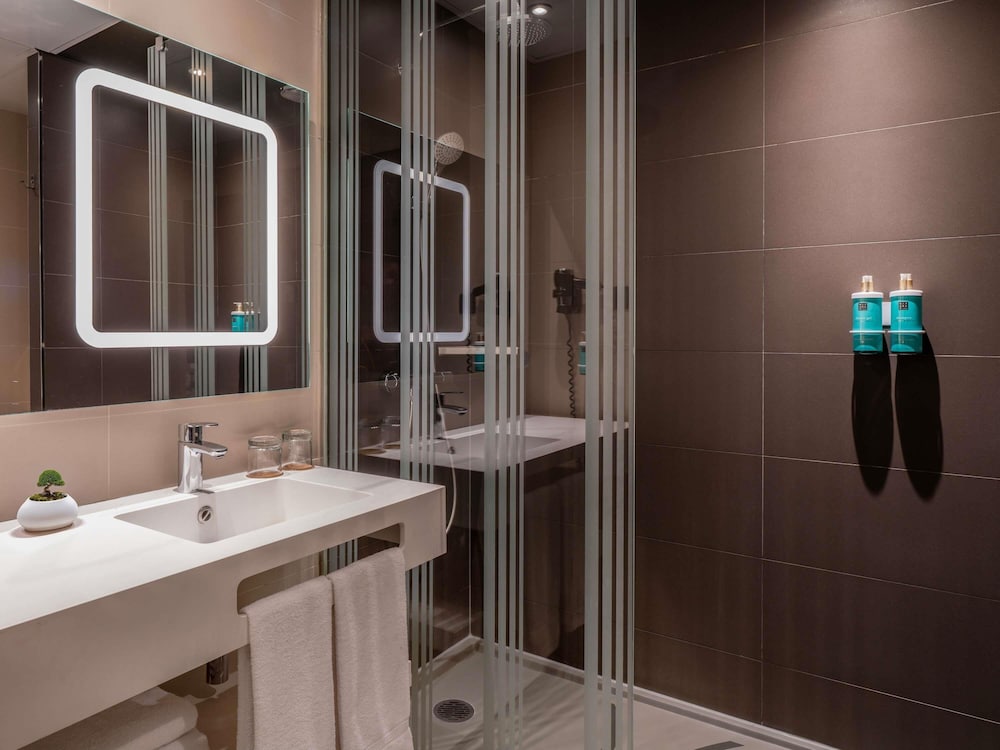 Standard Twin Room with Sofa del hotel Novotel Madrid Center