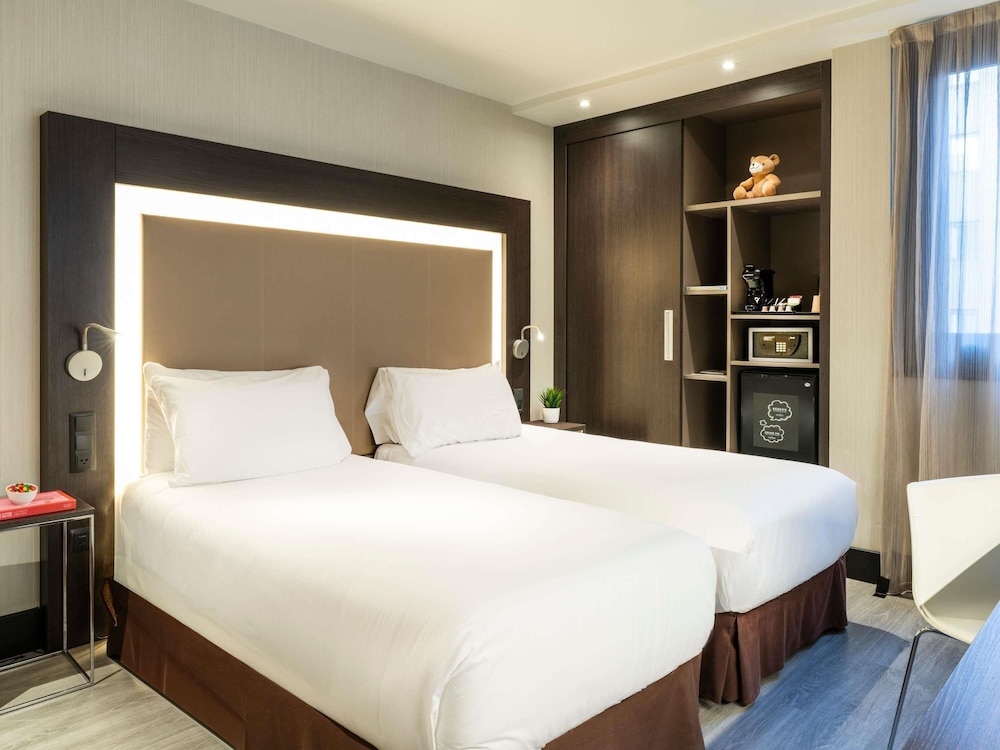 Standard Twin Room with Sofa del hotel Novotel Madrid Center. Foto 4