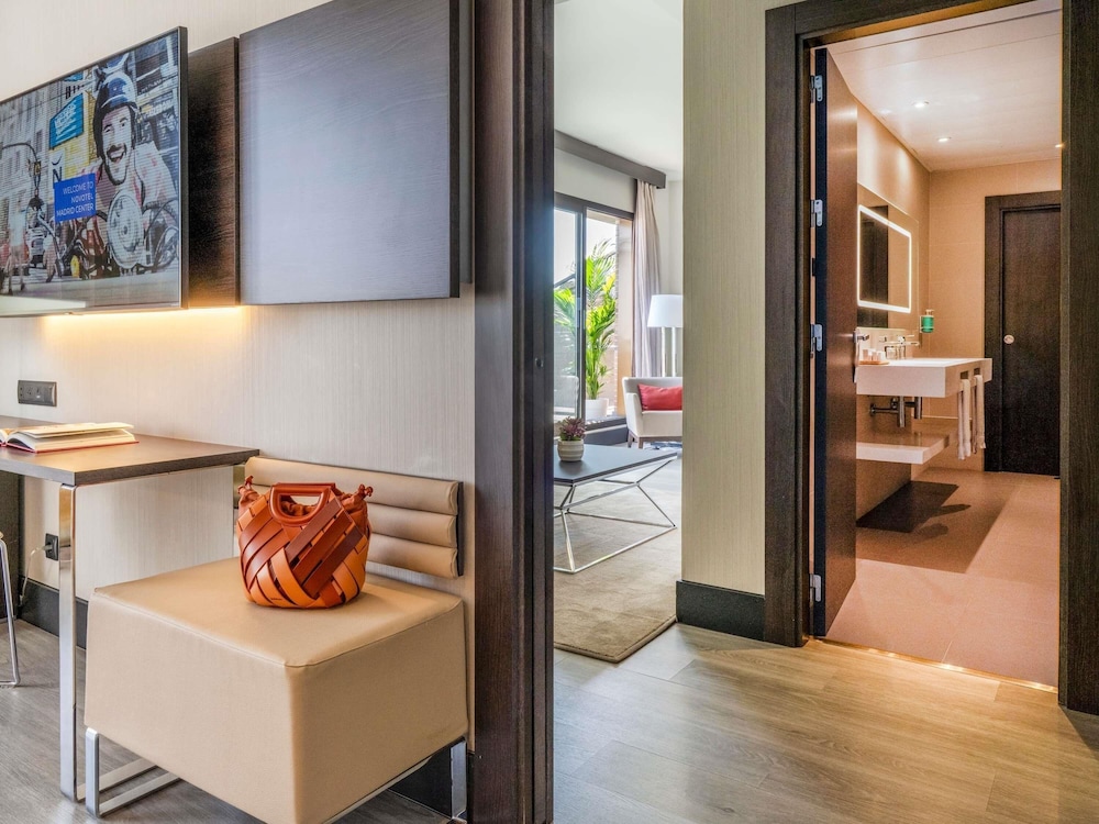 Suite superior, 1 cama de matrimonio grande con sofá cama del hotel Novotel Madrid Center