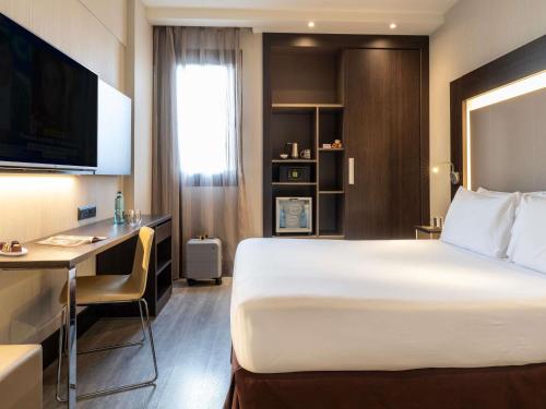 Habitación Estándar - 1 cama grande del hotel Novotel Madrid Center. Foto 18