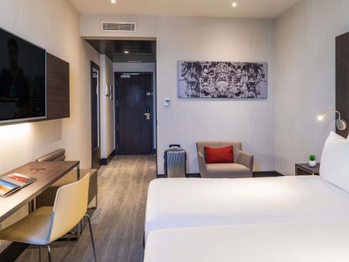 Habitación Doble Estándar - 2 camas del hotel Novotel Madrid Center. Foto 6