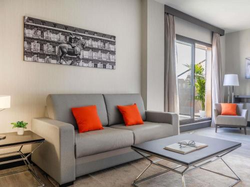 Suite Superior con cama extragrande del hotel Novotel Madrid Center. Foto 14