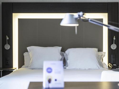 Habitación doble 1 Cama queen Accesible Económica Sofá Cama incluido del hotel Novotel Madrid Center. Foto 2