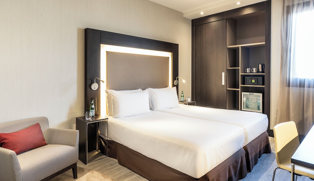 Habitación estándar, 2 camas individuales del hotel Novotel Madrid Center. Foto 1