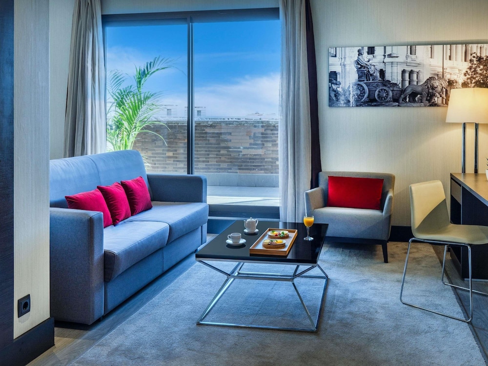 Habitación ejecutiva, 1 cama de matrimonio, terraza del hotel Novotel Madrid Center. Foto 1