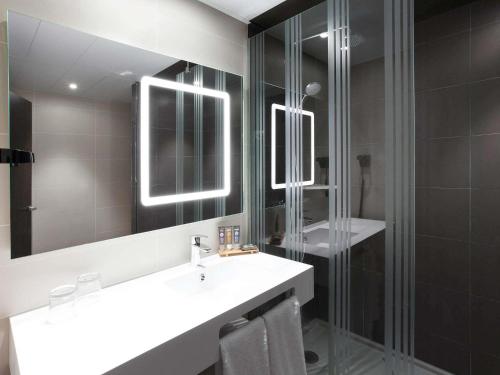 Habitación doble Superior Accesible 2 Camas individuales del hotel Novotel Madrid Center