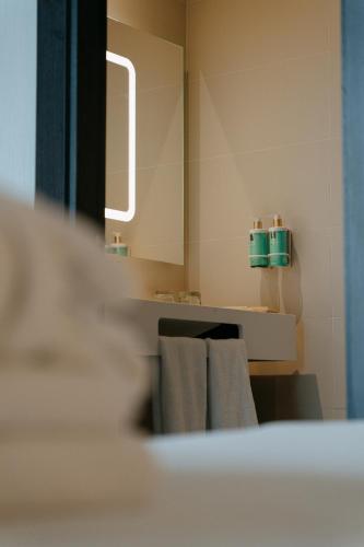 Habitación Doble Estándar - 2 camas del hotel Novotel Madrid Center. Foto 9