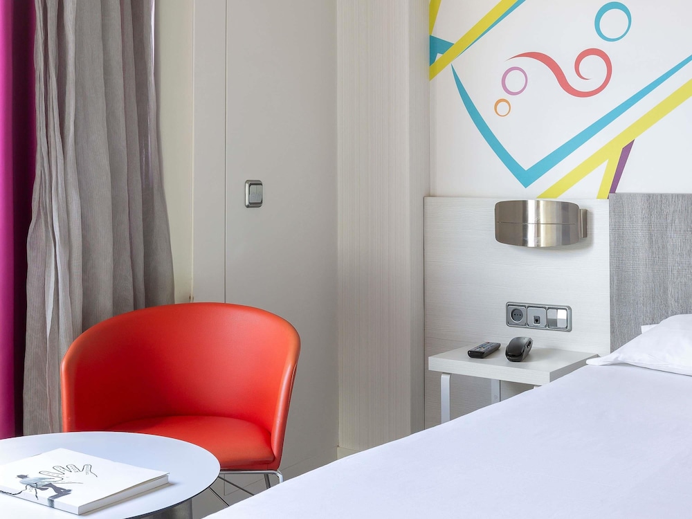 Habitación Standard con 2 camas individuales del hotel Ibis Styles Madrid Prado. Foto 6