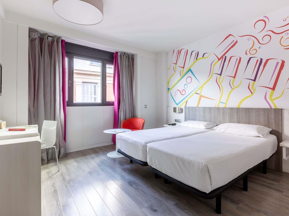 Habitación Standard con 2 camas individuales del hotel Ibis Styles Madrid Prado. Foto 9