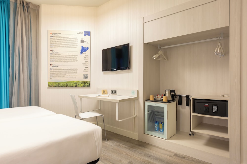 Habitación standard con supletoria del hotel Ibis Styles Madrid Prado. Foto 1