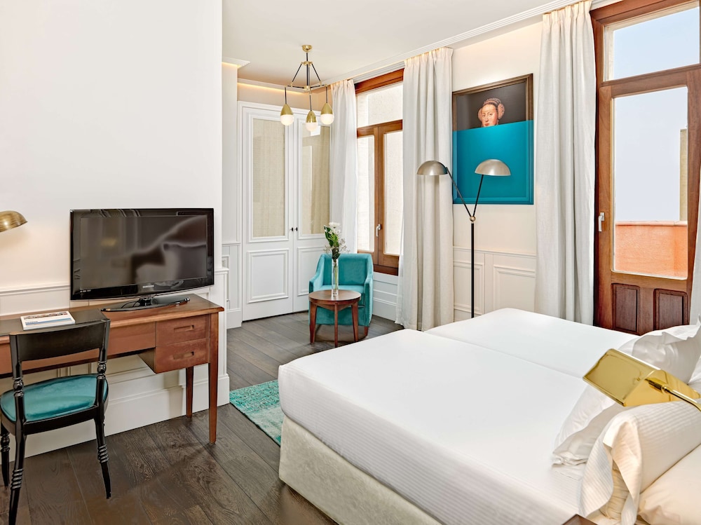 HABITACIÓN DELUXE TERRACE del hotel H10 Villa De La Reina Boutique. Foto 4