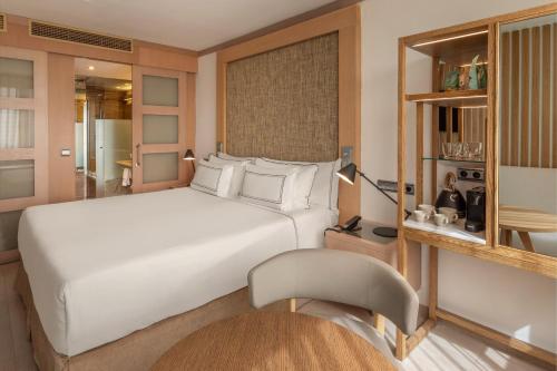 Habitación Premium con Vistas del hotel Melia Madrid Princesa. Foto 2