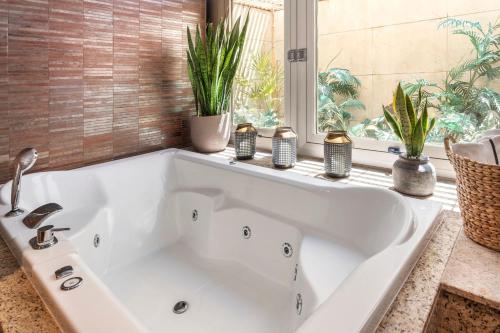 Suite Presidencial The Level del hotel Melia Madrid Princesa. Foto 5