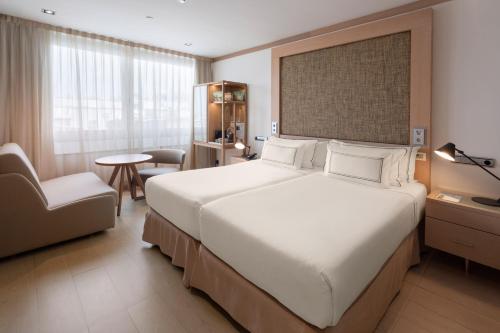 Habitación Meliá del hotel Melia Madrid Princesa. Foto 1