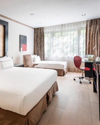 Habitación Triple del hotel Melia Madrid Princesa. Foto 3