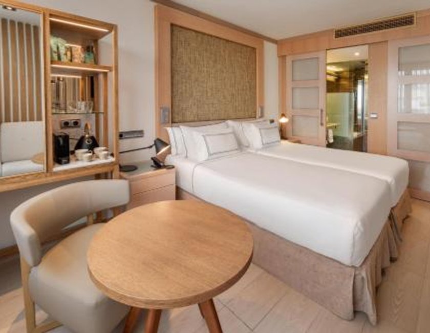 Habitación Meliá del hotel Melia Madrid Princesa. Foto 1
