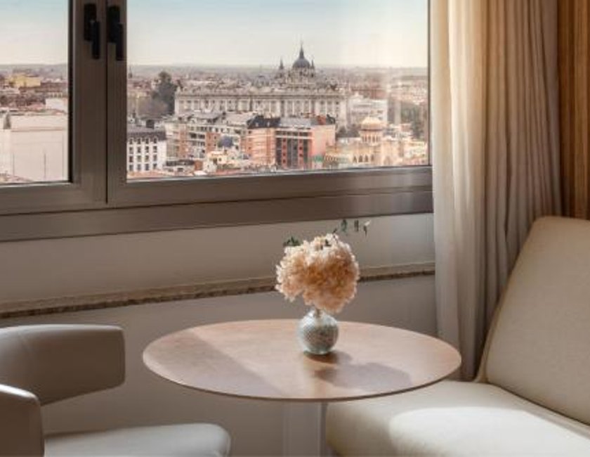 Habitación The Level con vistas a la ciudad del hotel Melia Madrid Princesa. Foto 2